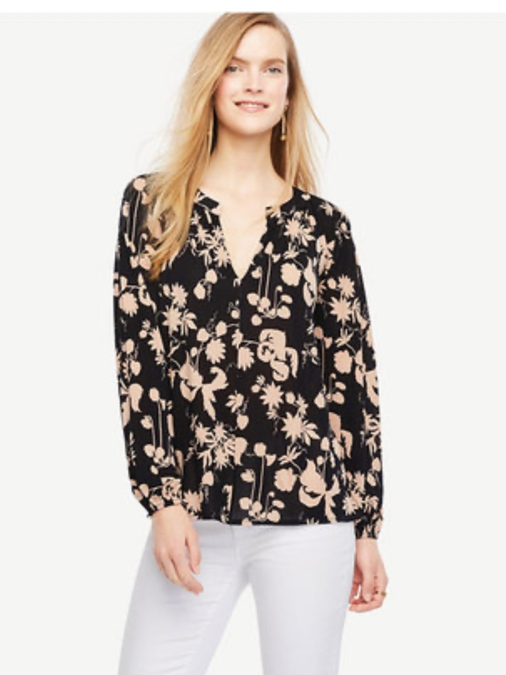 ❤️2/$15or3/$21❤️Ann Taylor Navy/Beige Floral Georgette, Split Neck Blouse, Small